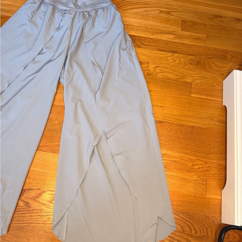 Halara Wide Leg Athletic Pants Small Gray Flowy High Rise Tulip Hem - Picture 4 of 12